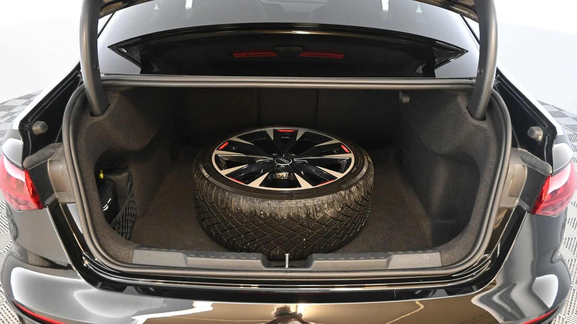 Car Image - W4jTmISOicVvcuQDXZ37T