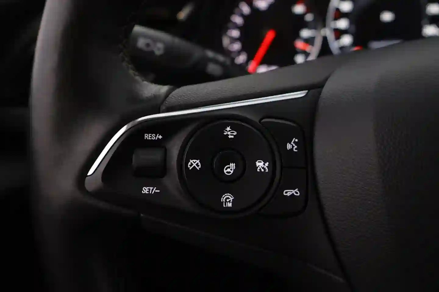 Car Image - 33SzX4x8d4EcSCVxbxnzdo
