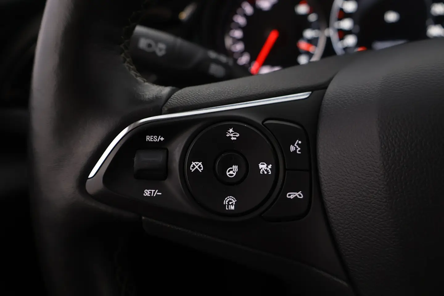 Car Image - 33SzX4x8d4EcSCVxbxnzdo