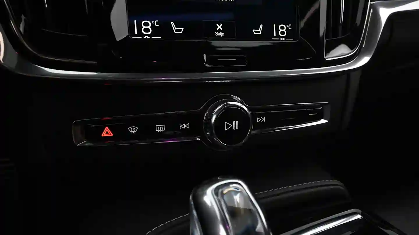 Car Image - GiMbuYobyxQC3NUb0mGVy