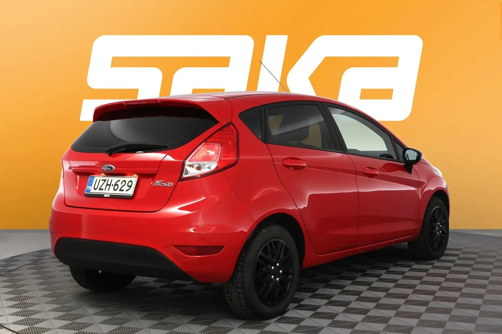 Car Image - 2010BCGeybzqKZFQK4cAA4