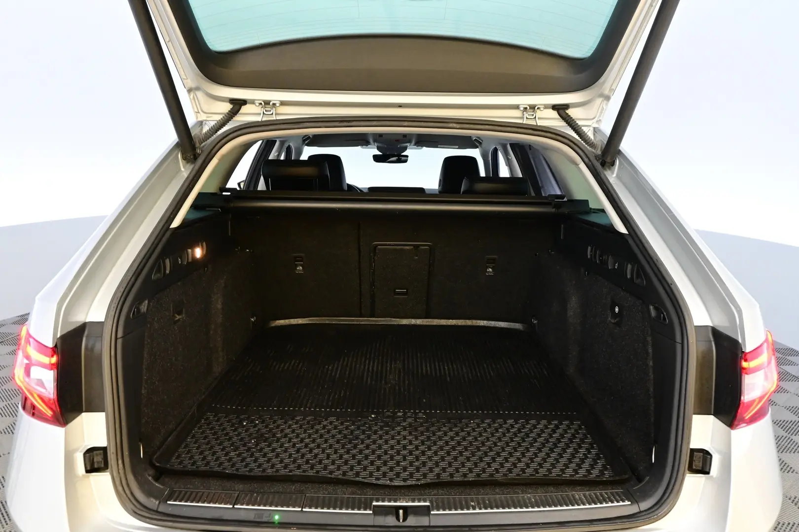 Car Image - 7HAbkWZSFG1pKNiStAGeiF