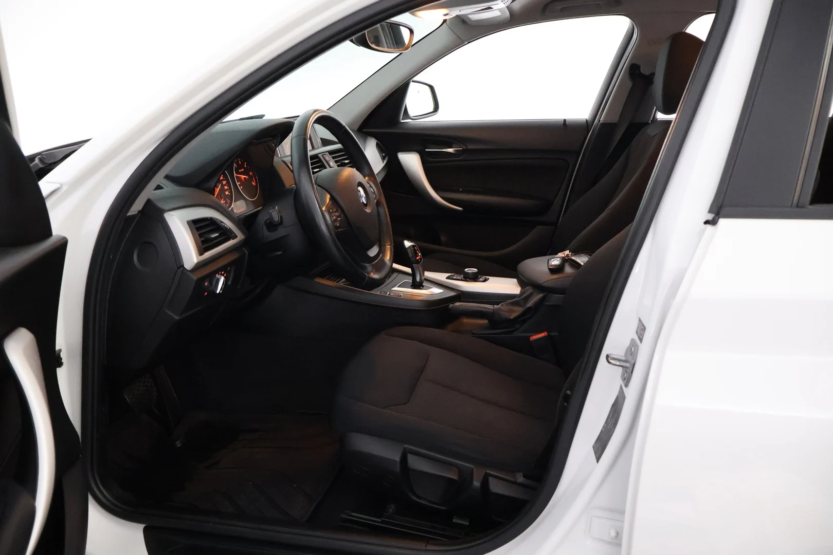Car Image - 26vWwHw90rngJqrLA9PjLT