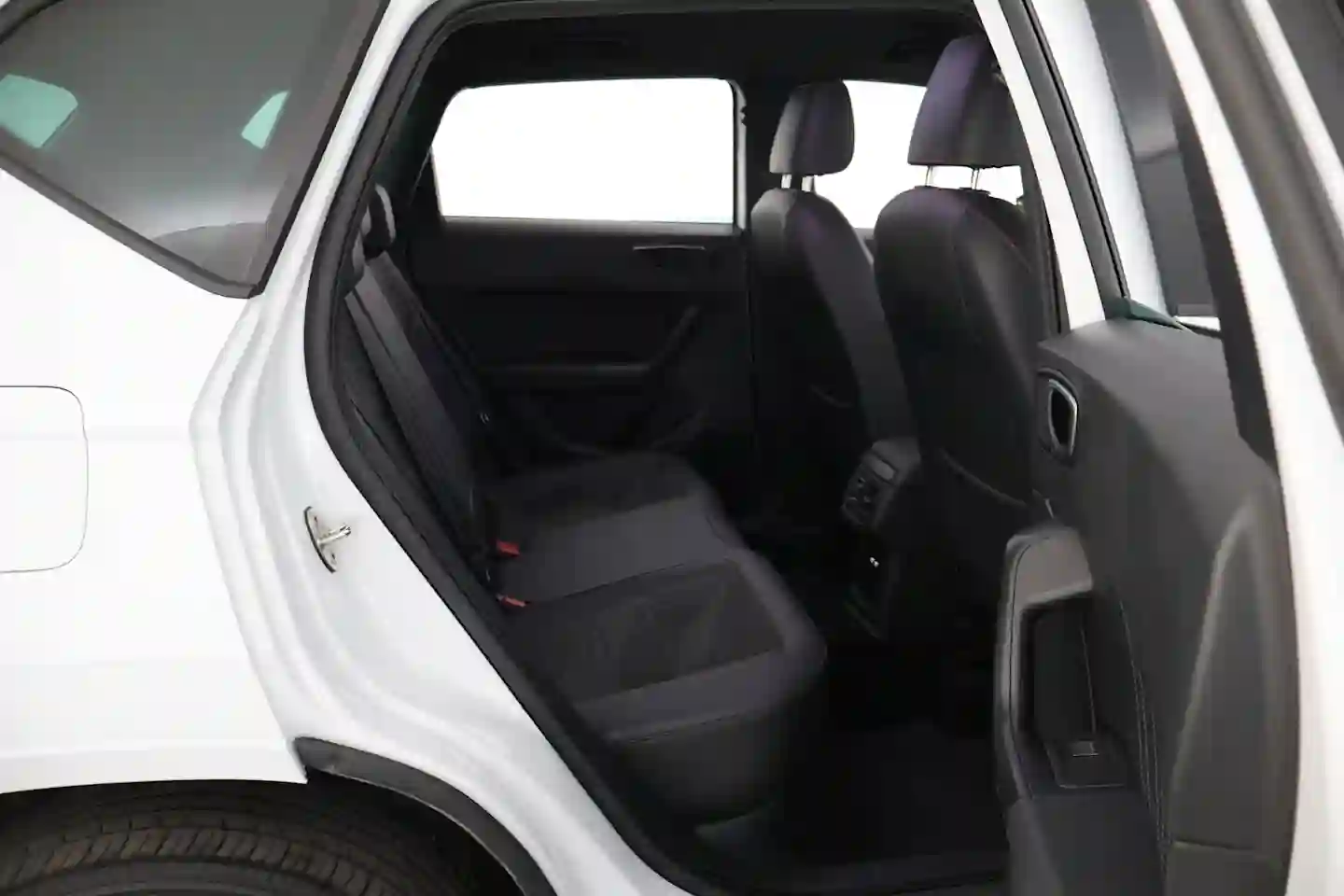 Car Image - 2IDL9CaAIrZQ7dg9oBM20G