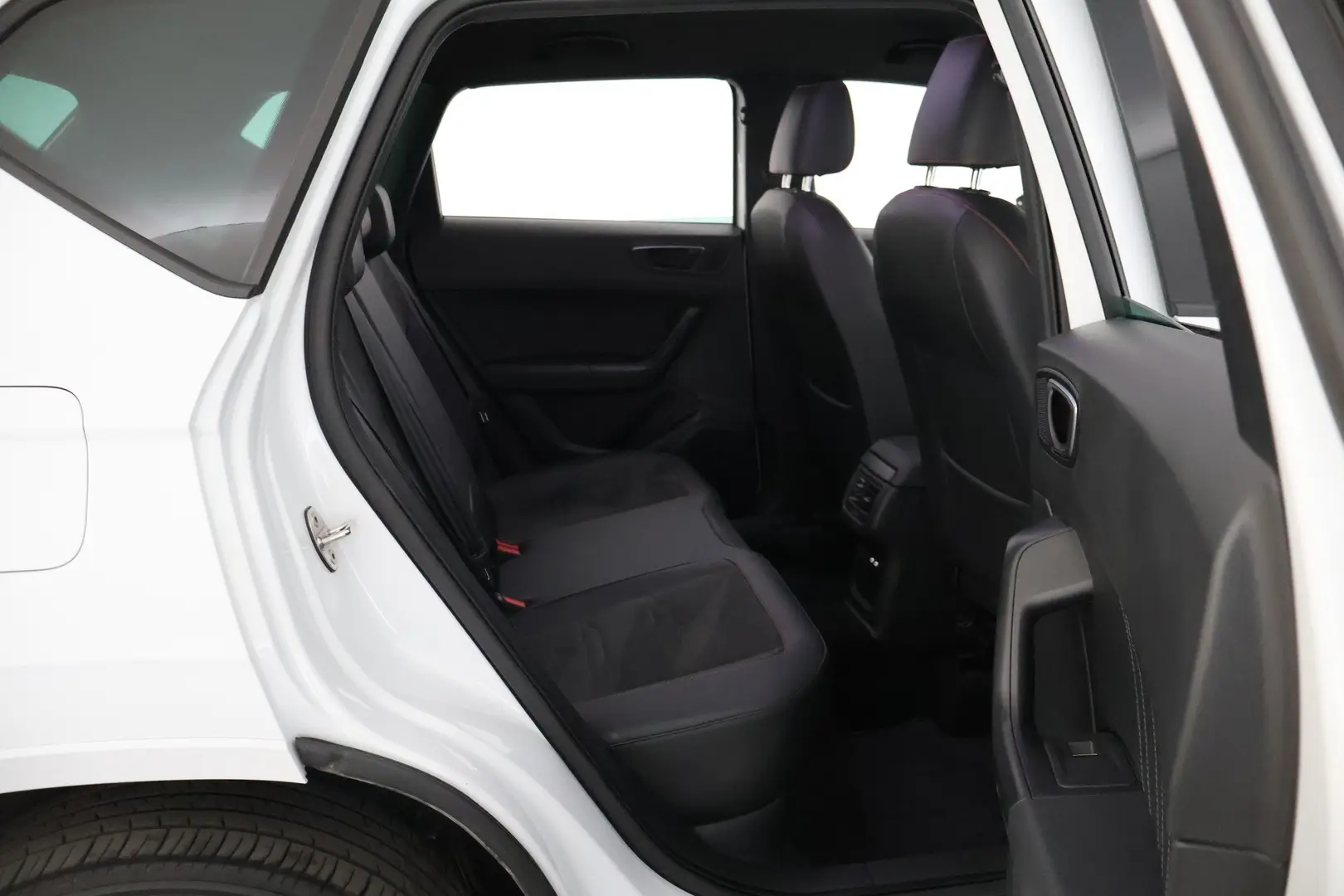 Car Image - 2IDL9CaAIrZQ7dg9oBM20G