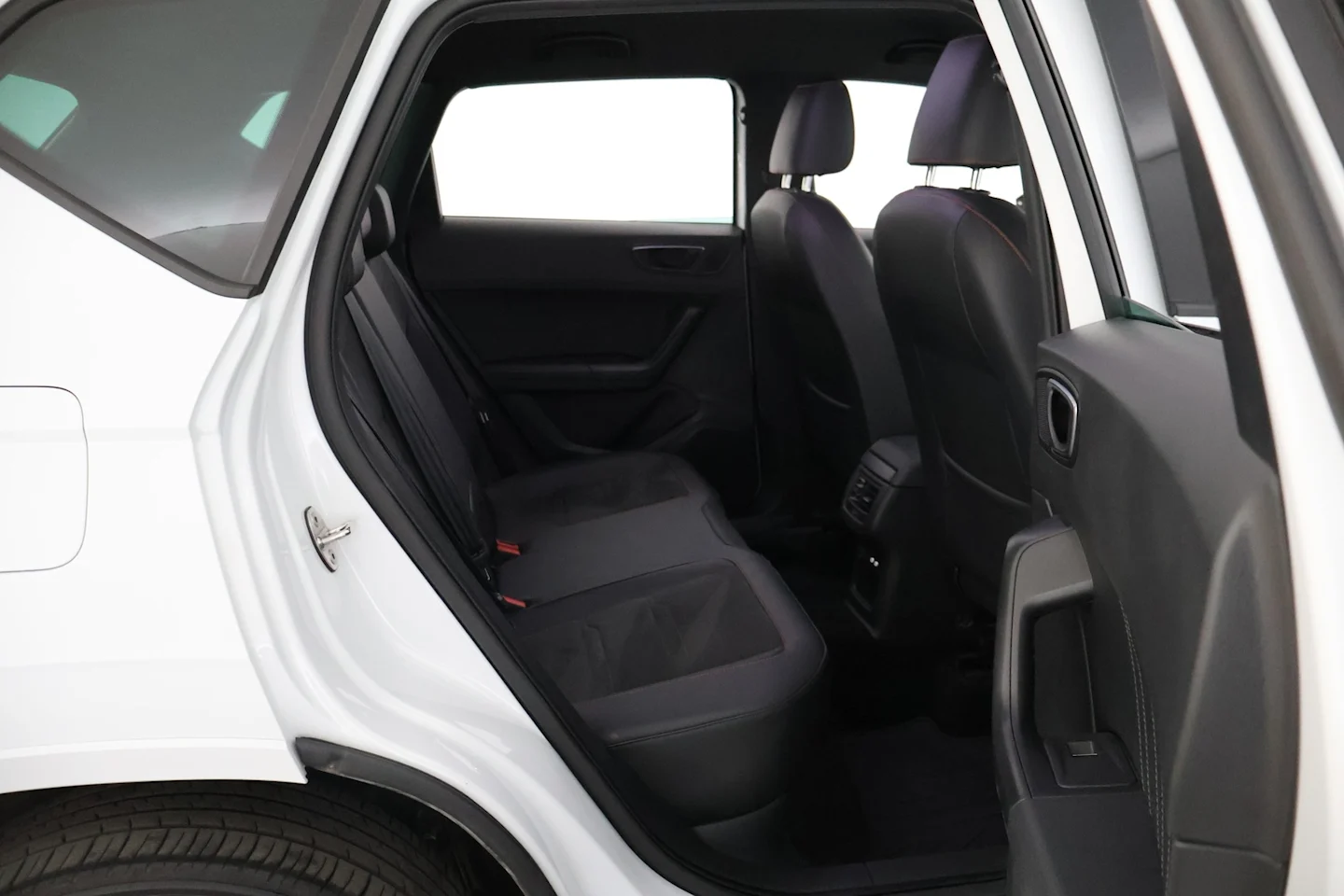 Car Image - 2IDL9CaAIrZQ7dg9oBM20G