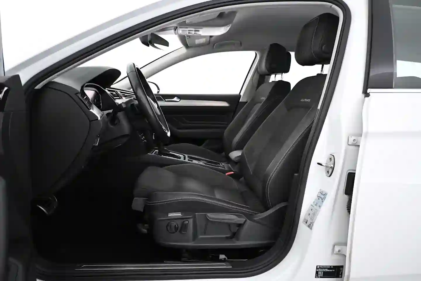 Car Image - 6z2dmXcwJ9YeGgDZWDyoEM