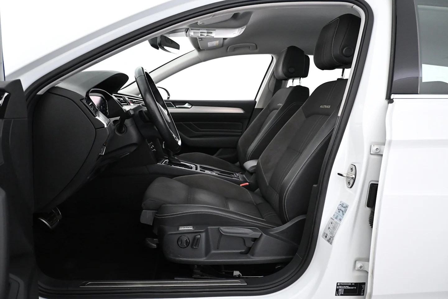 Car Image - 6z2dmXcwJ9YeGgDZWDyoEM
