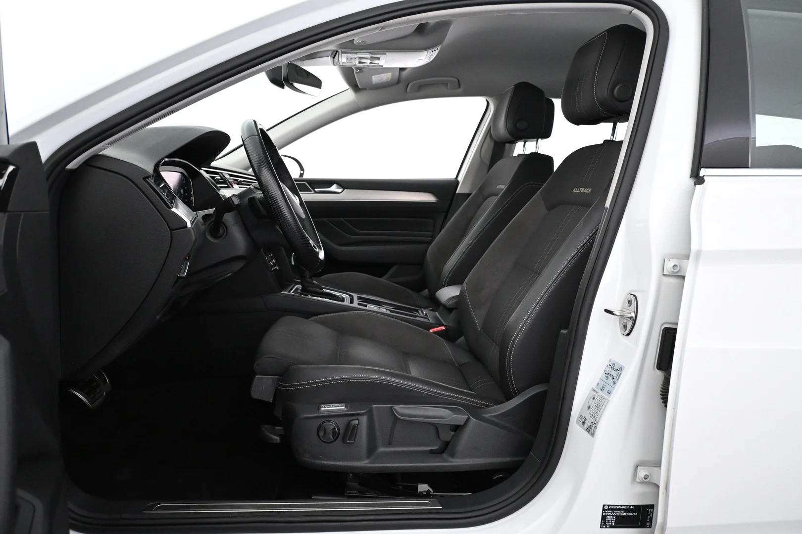 Car Image - 6z2dmXcwJ9YeGgDZWDyoEM