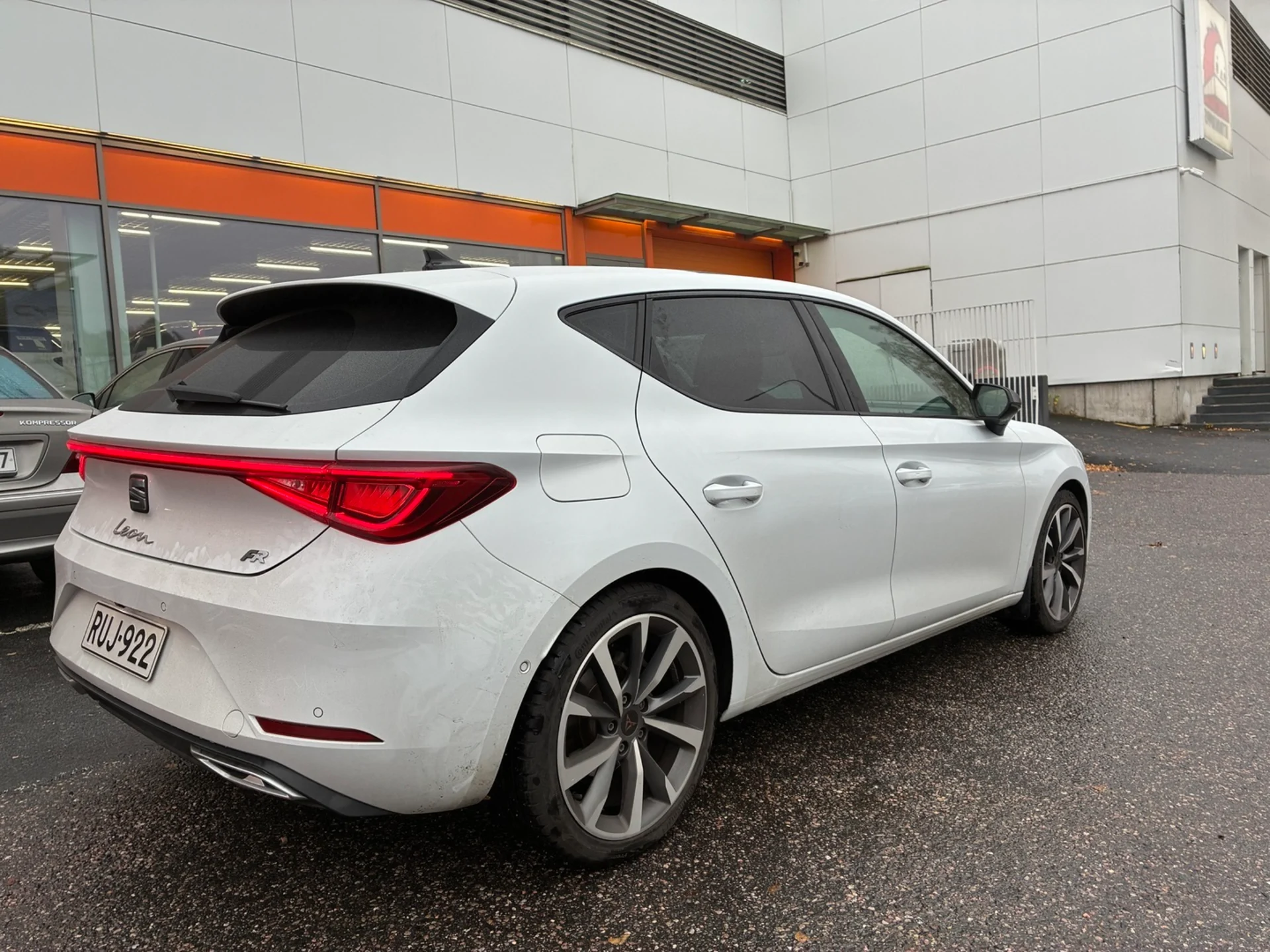 Car Image - 5wdGH658SYCIRsn5O5qF3T