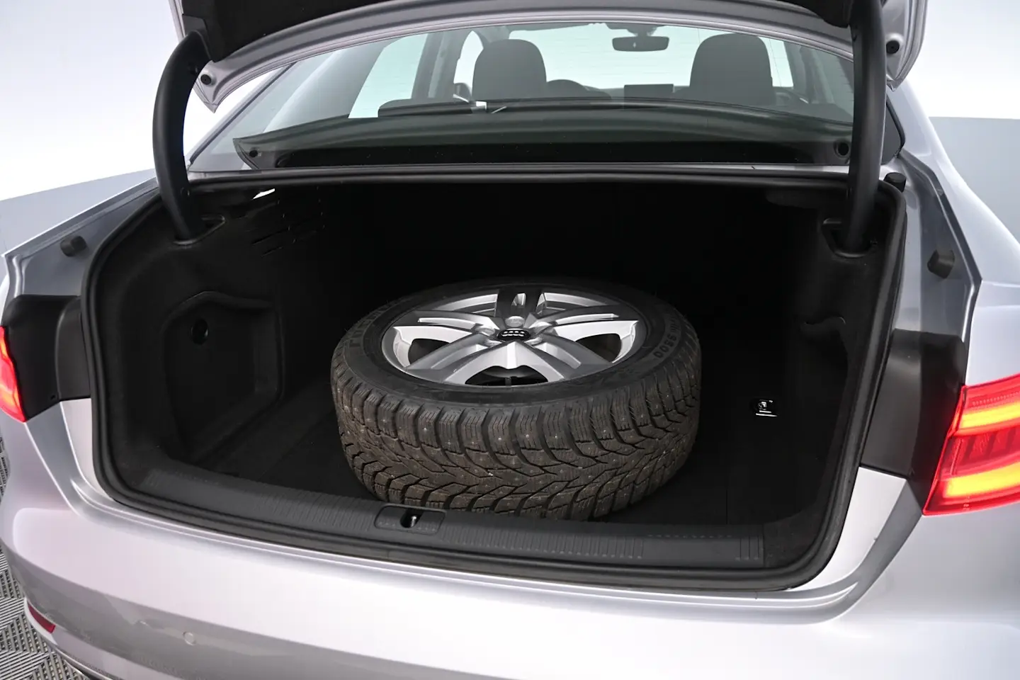 Car Image - 24Z88Nl0uSJ6lSKAwMkbYf