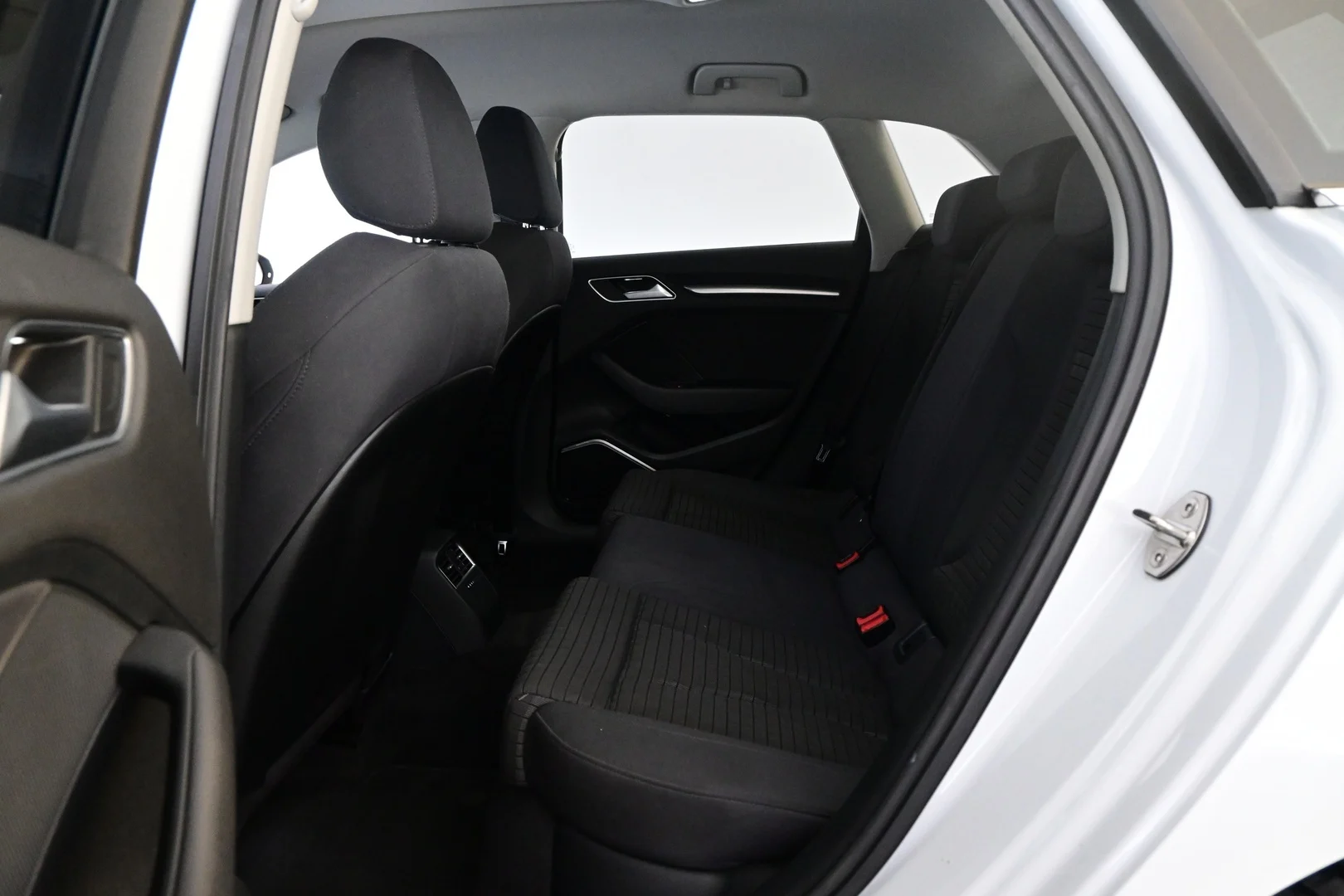 Car Image - fcLf4cOHPBOeLtnsmPOue