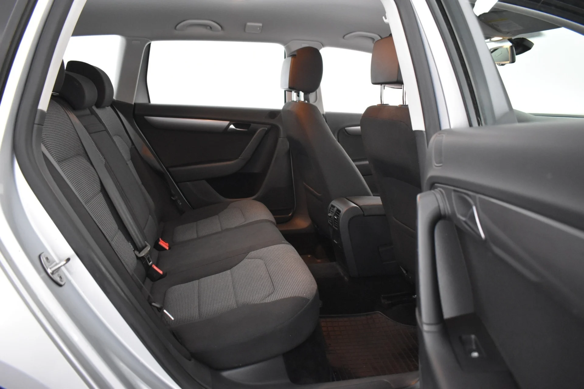 Car Image - 381DuaycJZwwMKiYXSjhyZ
