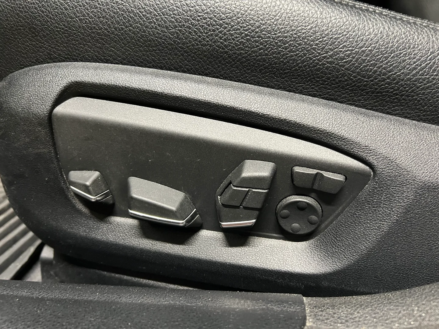 Car Image - 30kXWQXJEOuPAxG3UfXuFK