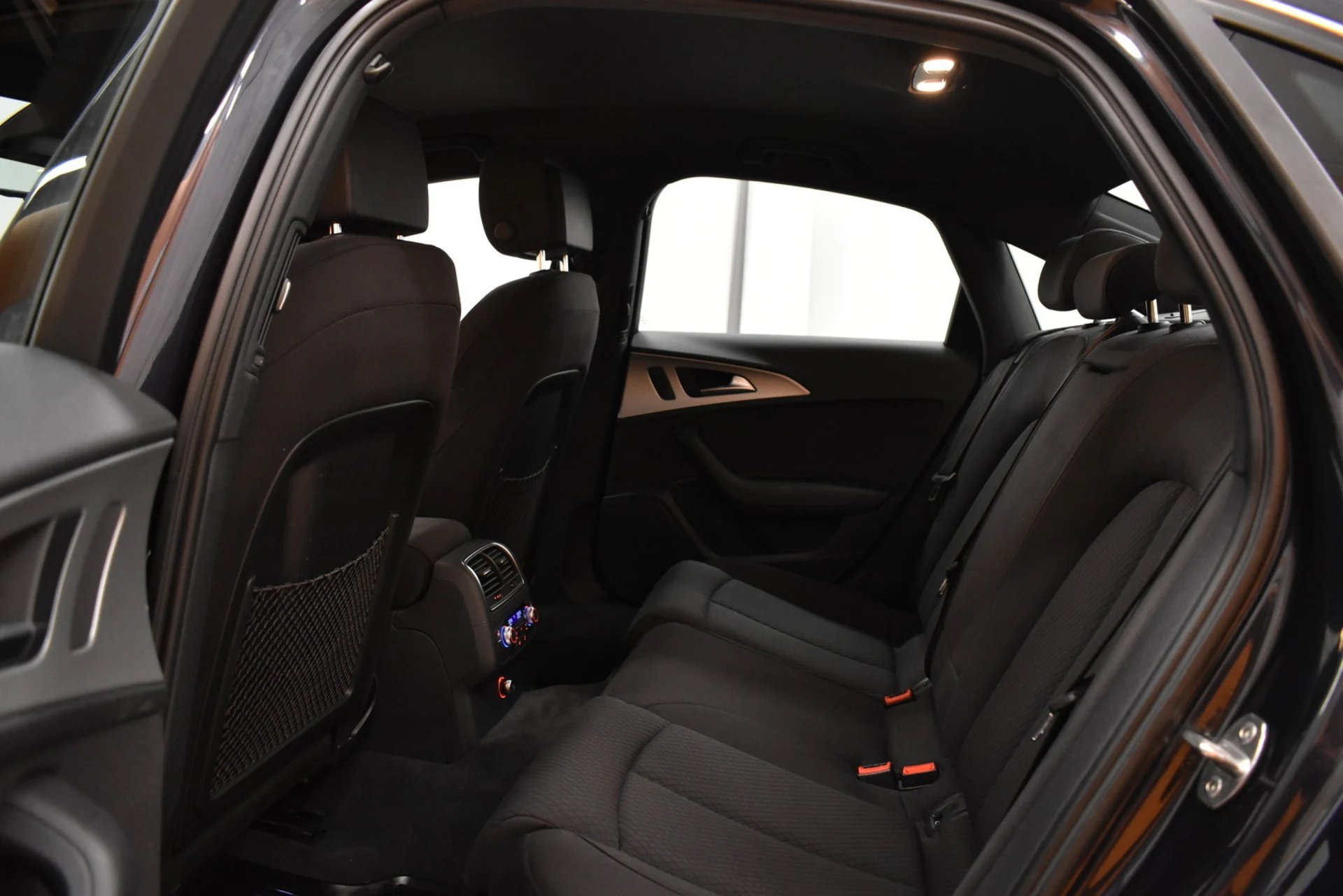 Car Image - qMDwGfU4ximJQ9WXA2FX2