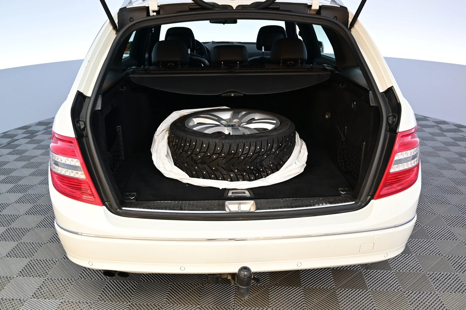 Car Image - 1xL7om33UZkhGvR2Ei6fII
