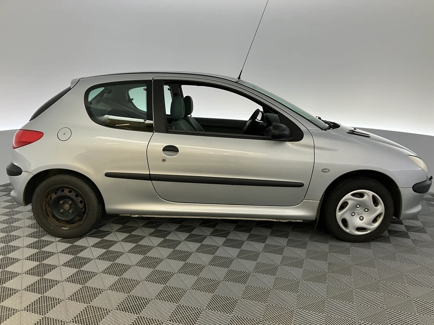 Car Image - 50CG11tvht1I0raSHuwphS