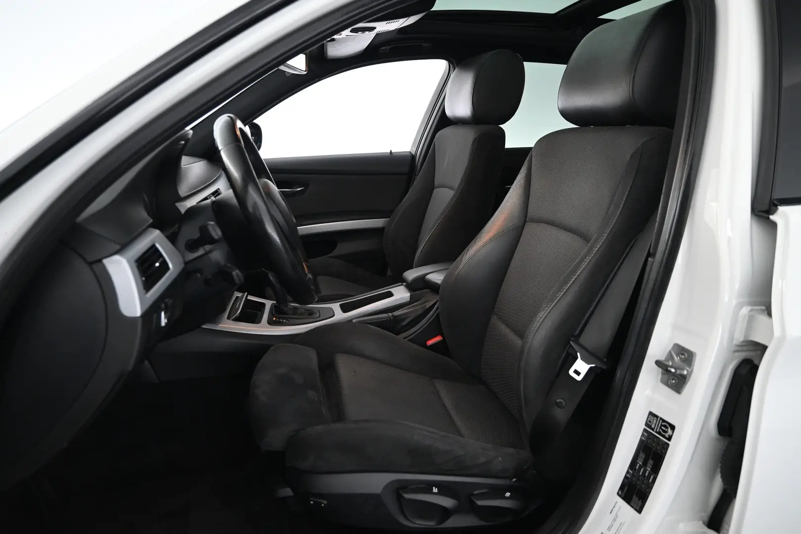 Car Image - 1iYP7cfEd8FWCTWdrMyzLu