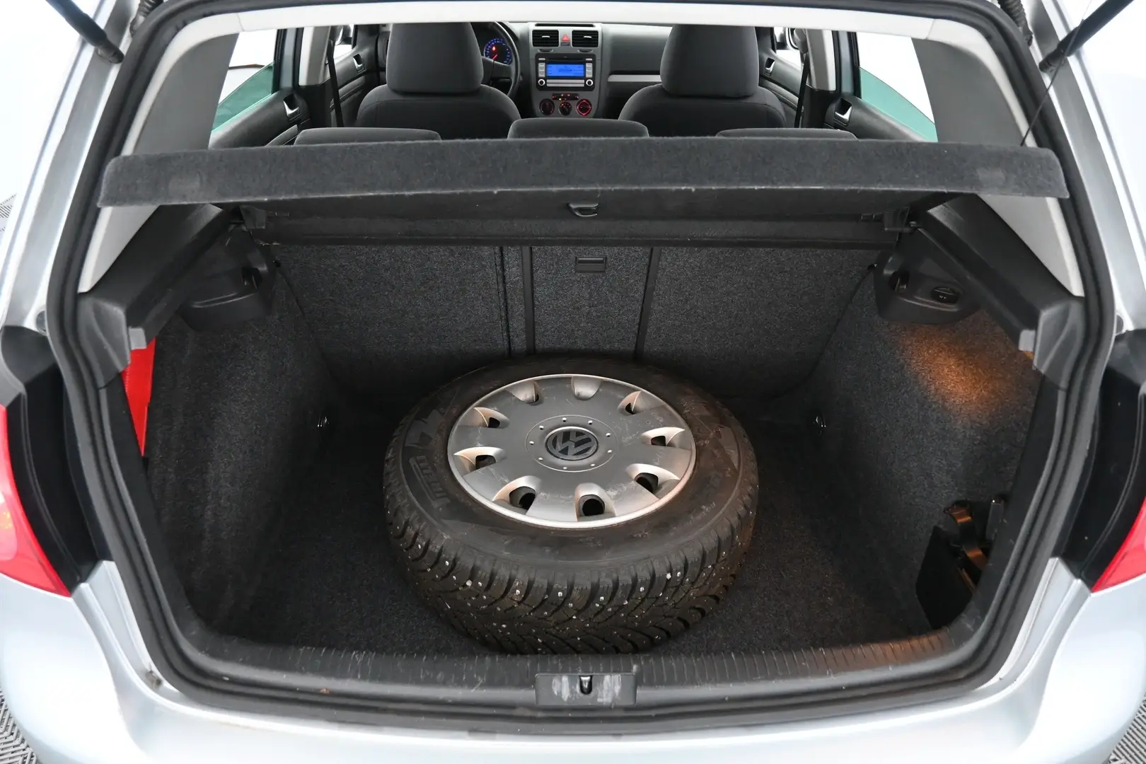 Car Image - 45RohTBYNERsKS42WFC8aB