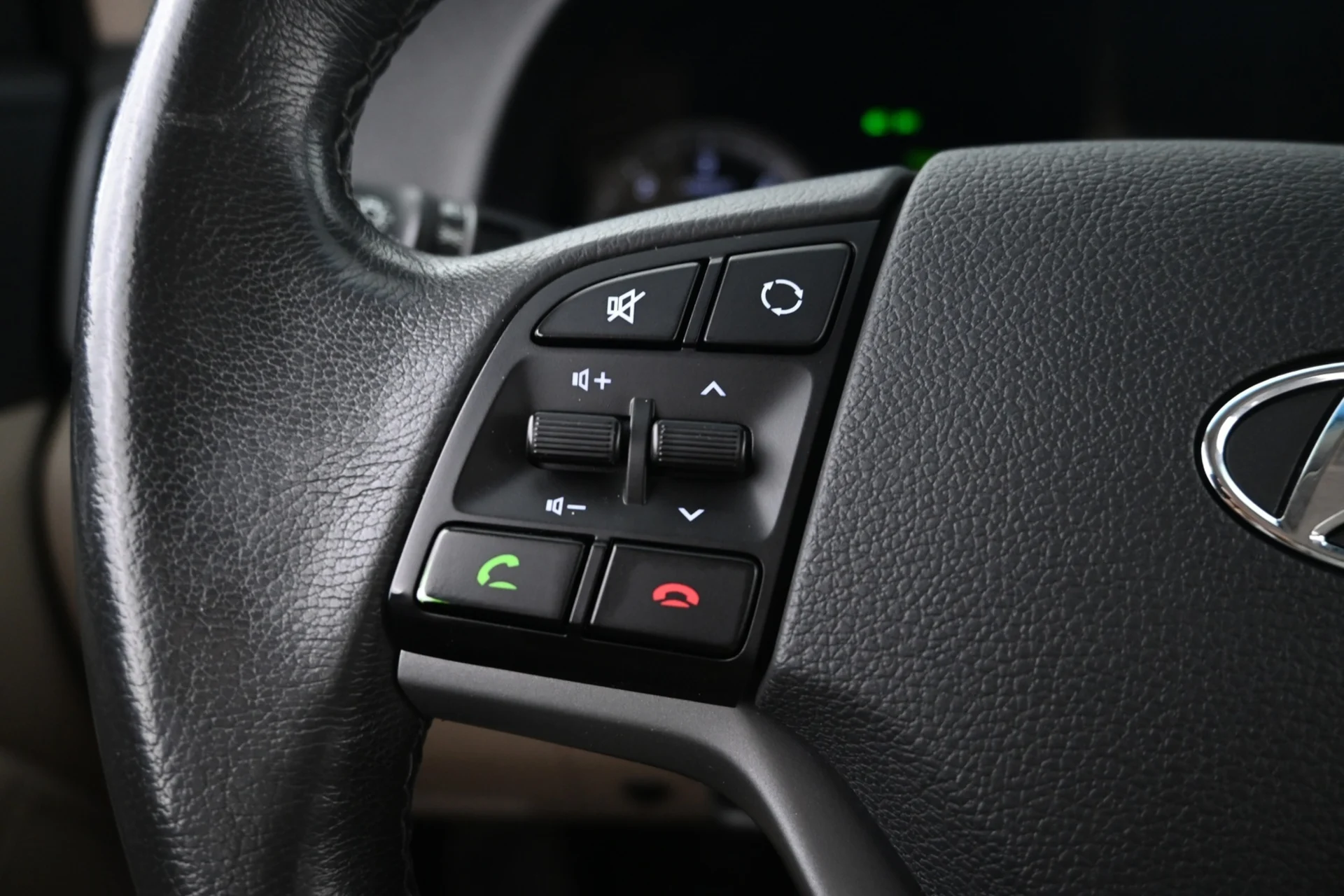 Car Image - 4T3HzvFyVanbmTNdp4zZKv