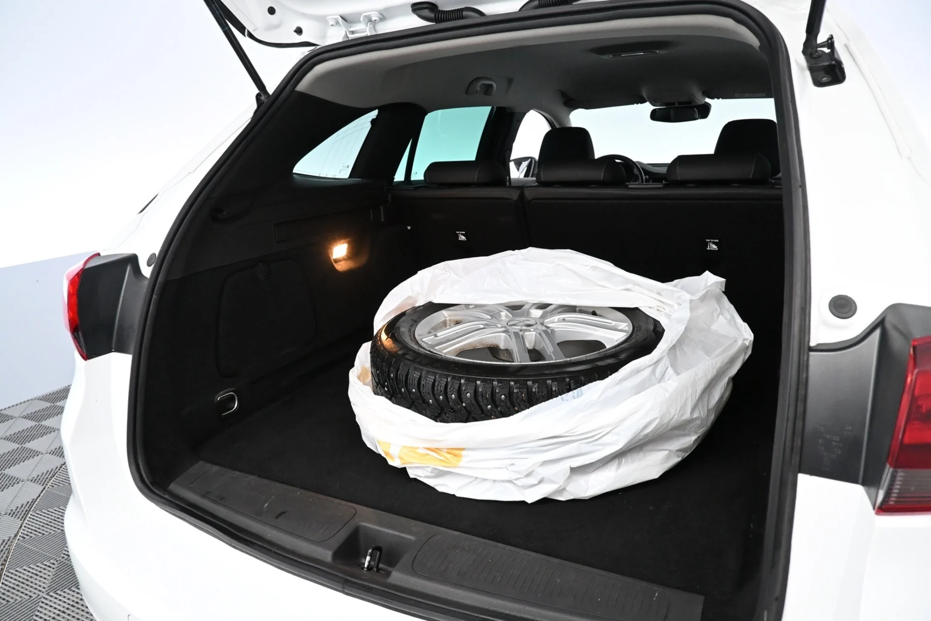 Car Image - 3GNI9cdfTAmhRjToNMeXYD