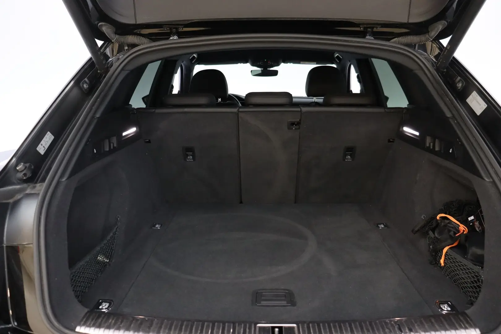 Car Image - 49n3x8o2tU1yV1Q8JogbIJ