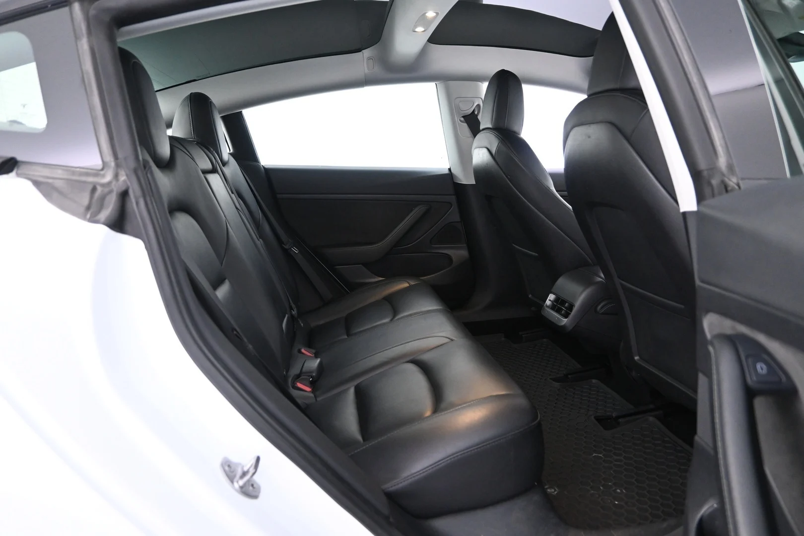 Car Image - 7C8IIaas8LQtaWRINDPBc5