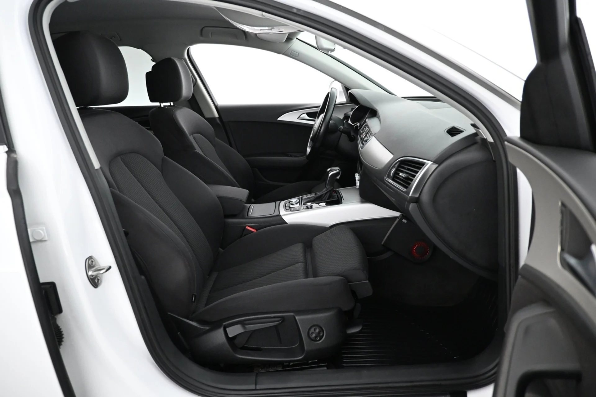 Car Image - 5q79eVewwcxP6mdANKC7FS