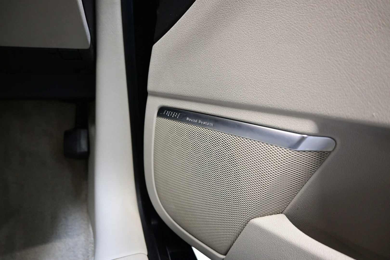 Car Image - 6D4QNfOpc7V3AVfXlB1wYA