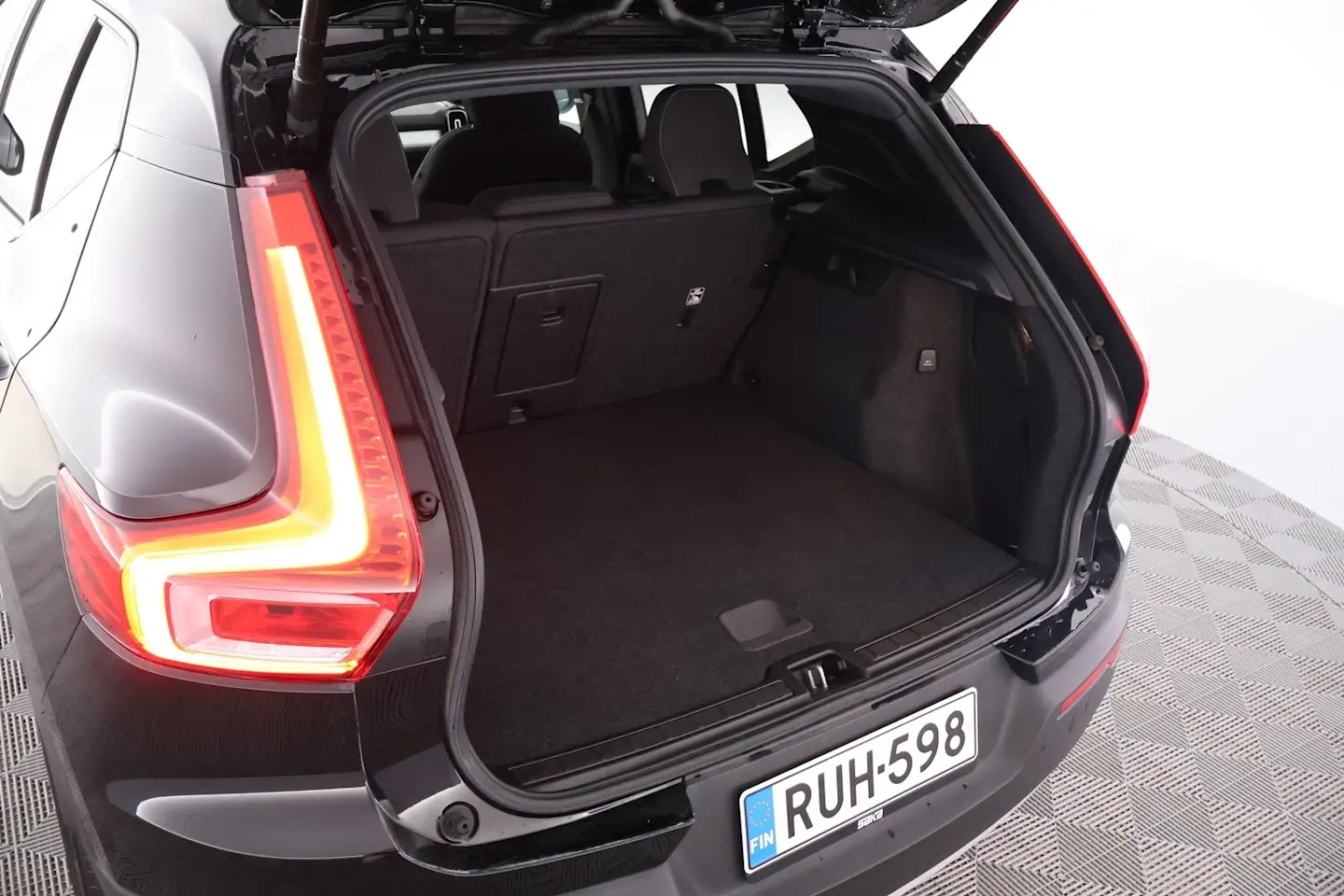 Car Image - bKW2yekrLAqCWqtBVZbd8