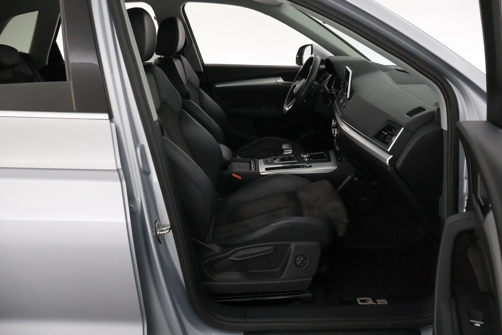 Car Image - HMoefmrmAZi2sJYSM3Nkr