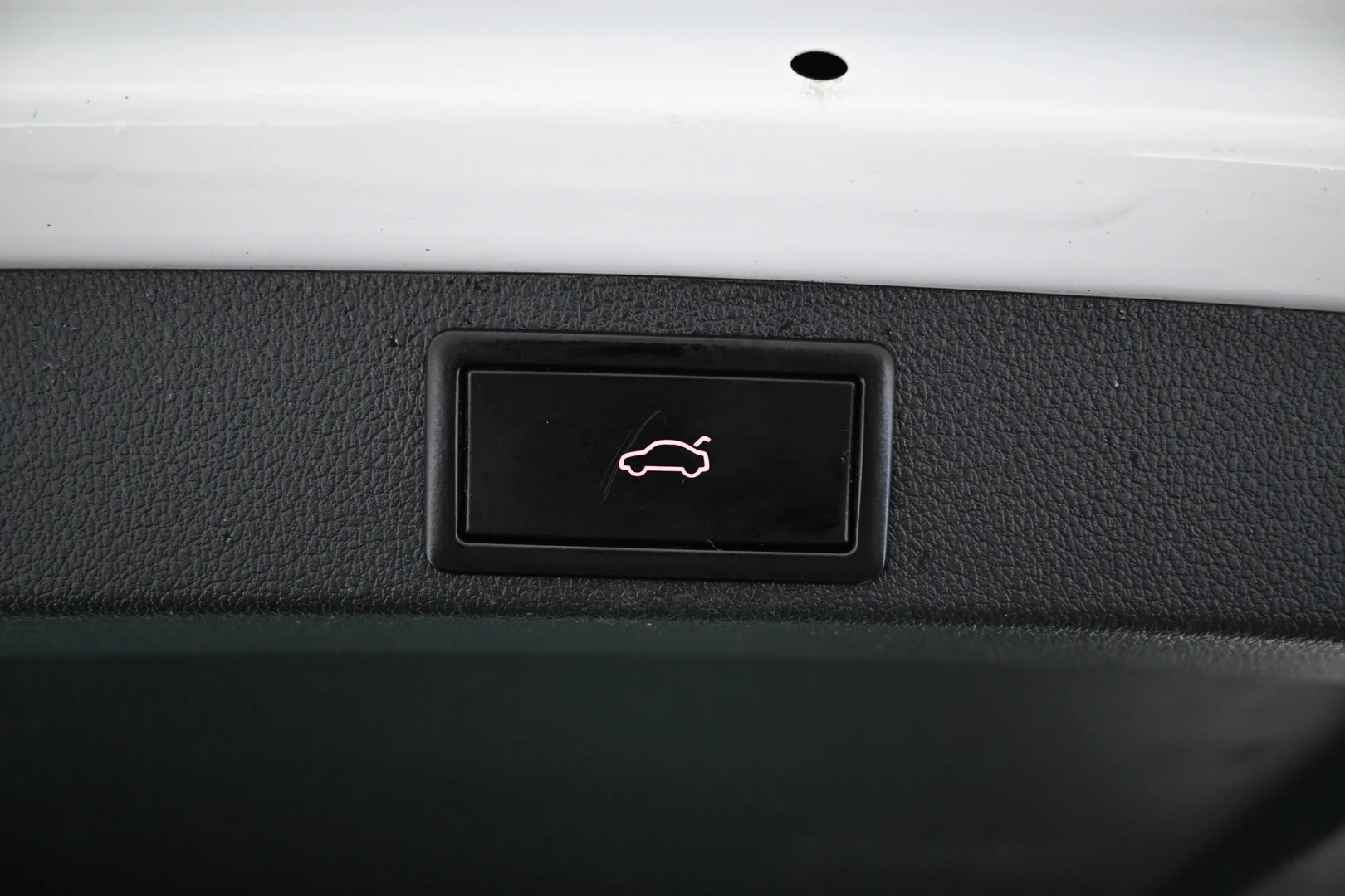 Car Image - A19UcqlAcV44igIqJ5sZL