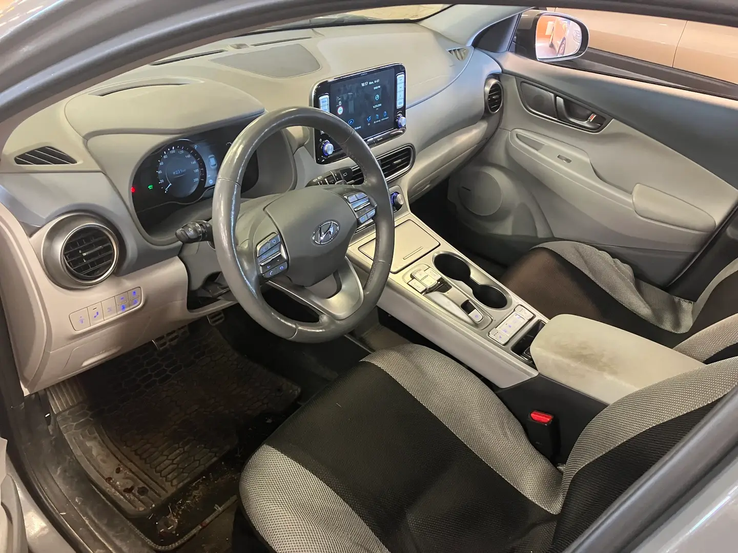 Car Image - 7ioPdryjl9jiqWxtQKP4C4