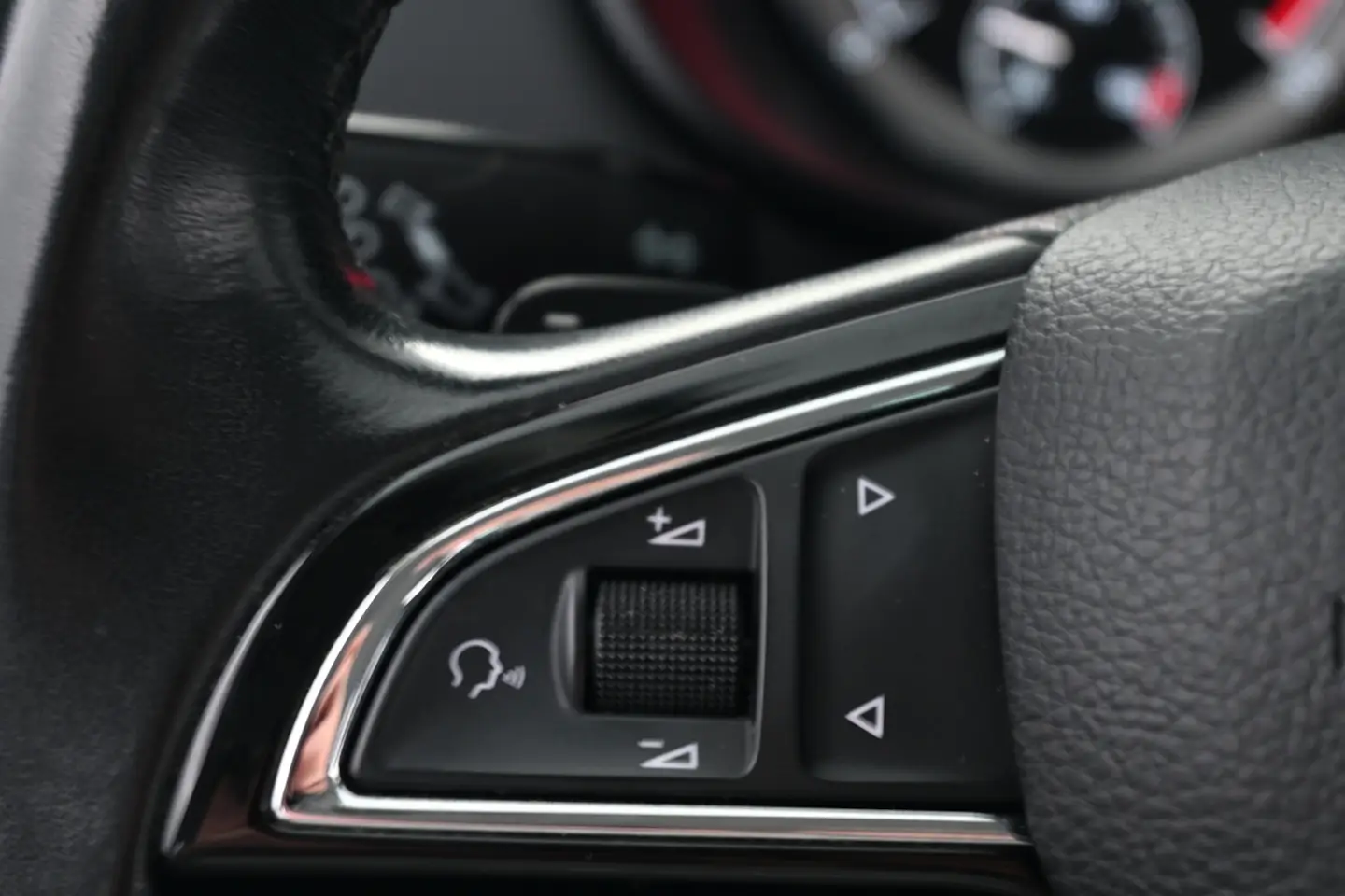 Car Image - 2w1N4dw5wkCBVg90khWsTi