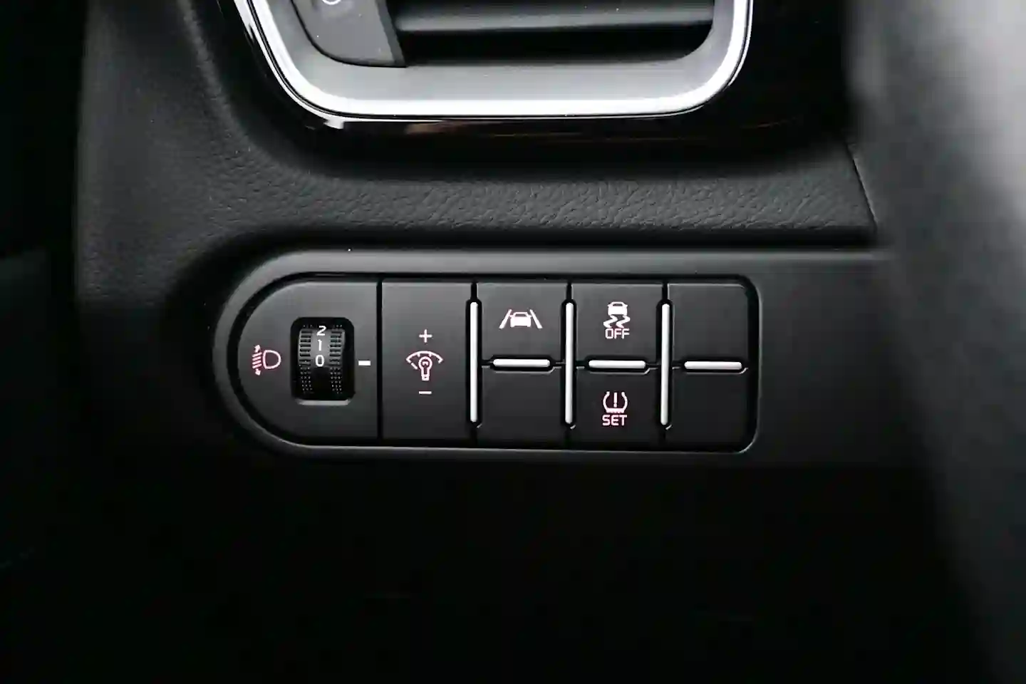 Car Image - 1afBniKKkVOUEPQ3G2tUGa