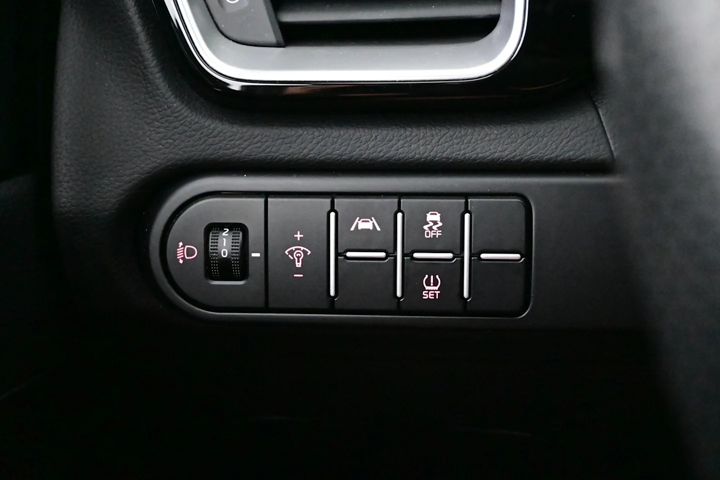 Car Image - 1afBniKKkVOUEPQ3G2tUGa