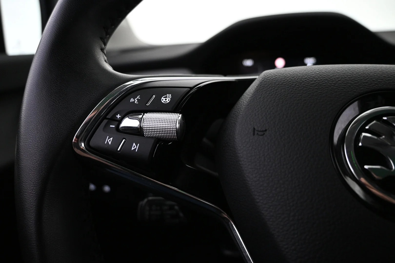 Car Image - 15QRHDjfimgdplG0C3CbiK