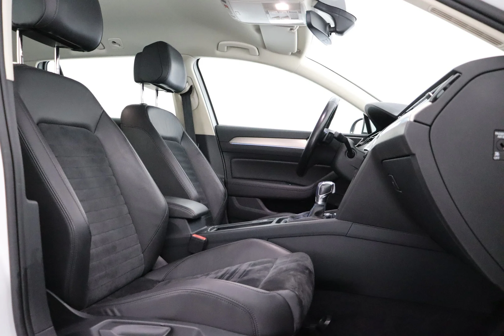 Car Image - yhpewGvviutgCvnj1lEMM