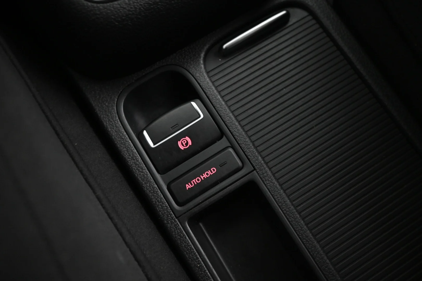 Car Image - 01xw4d9jBaH5HpeH8rQW8z