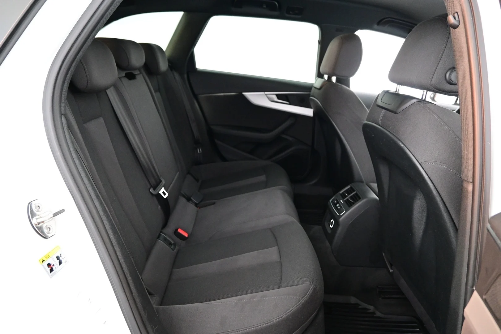 Car Image - 1aYcPEL33i1Z7Ka0vxQs1X