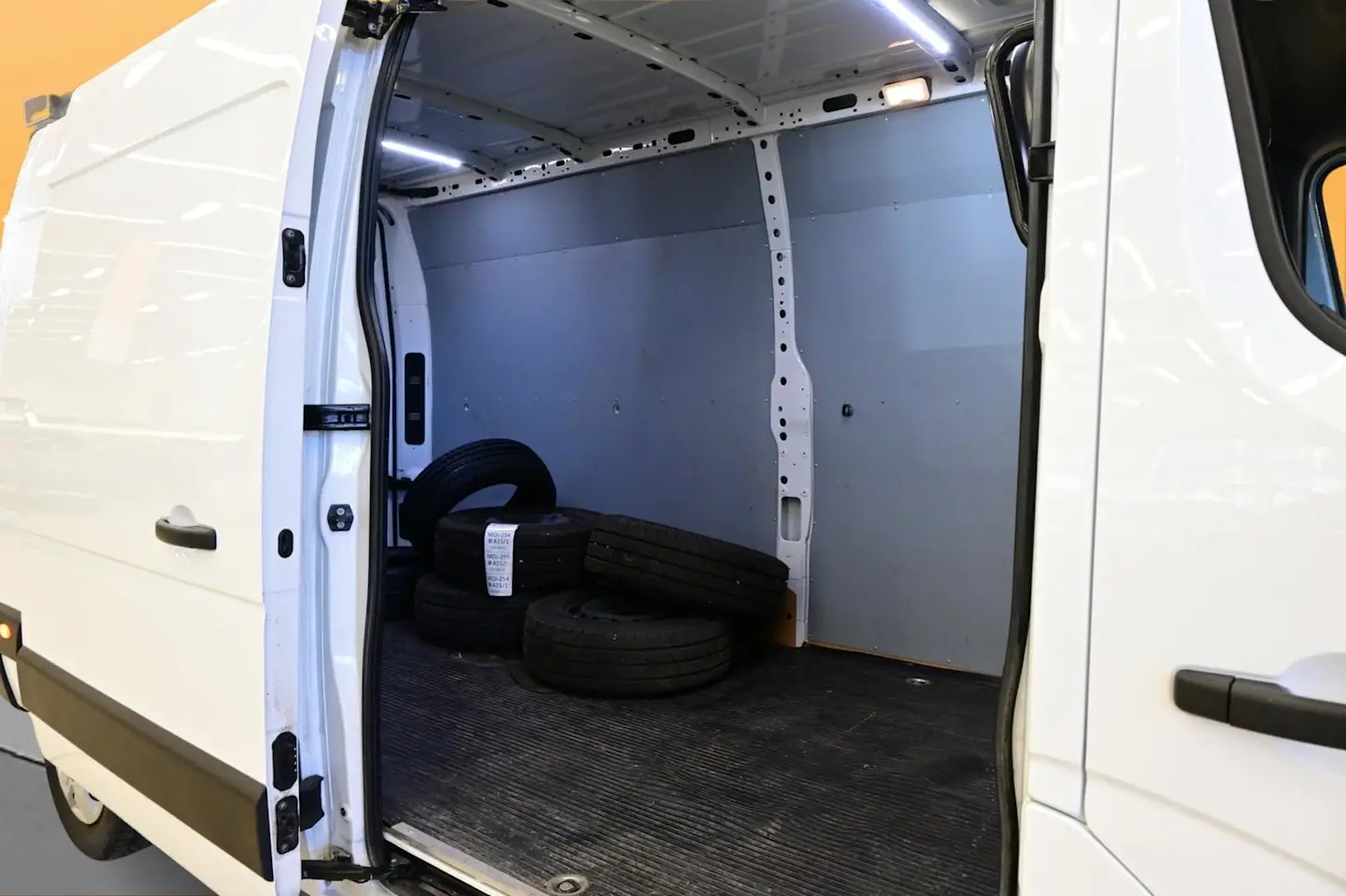 Car Image - 5V27YCCC7BDTdWcWprveON