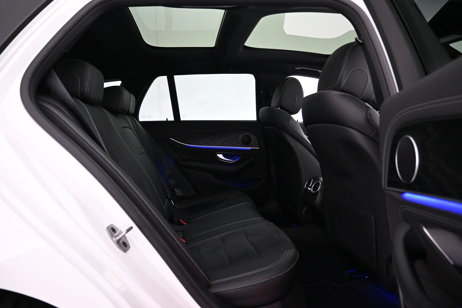 Car Image - WJuxjk9xFdKLqnzcll9p6