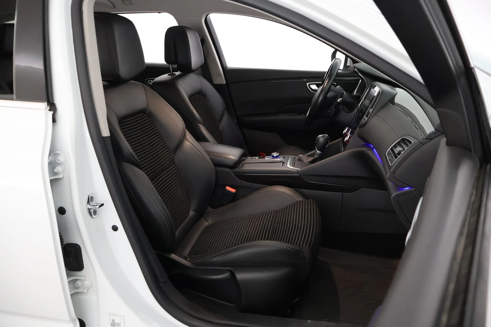 Car Image - 4xSuO3x3NslZ2GvHflZbQe