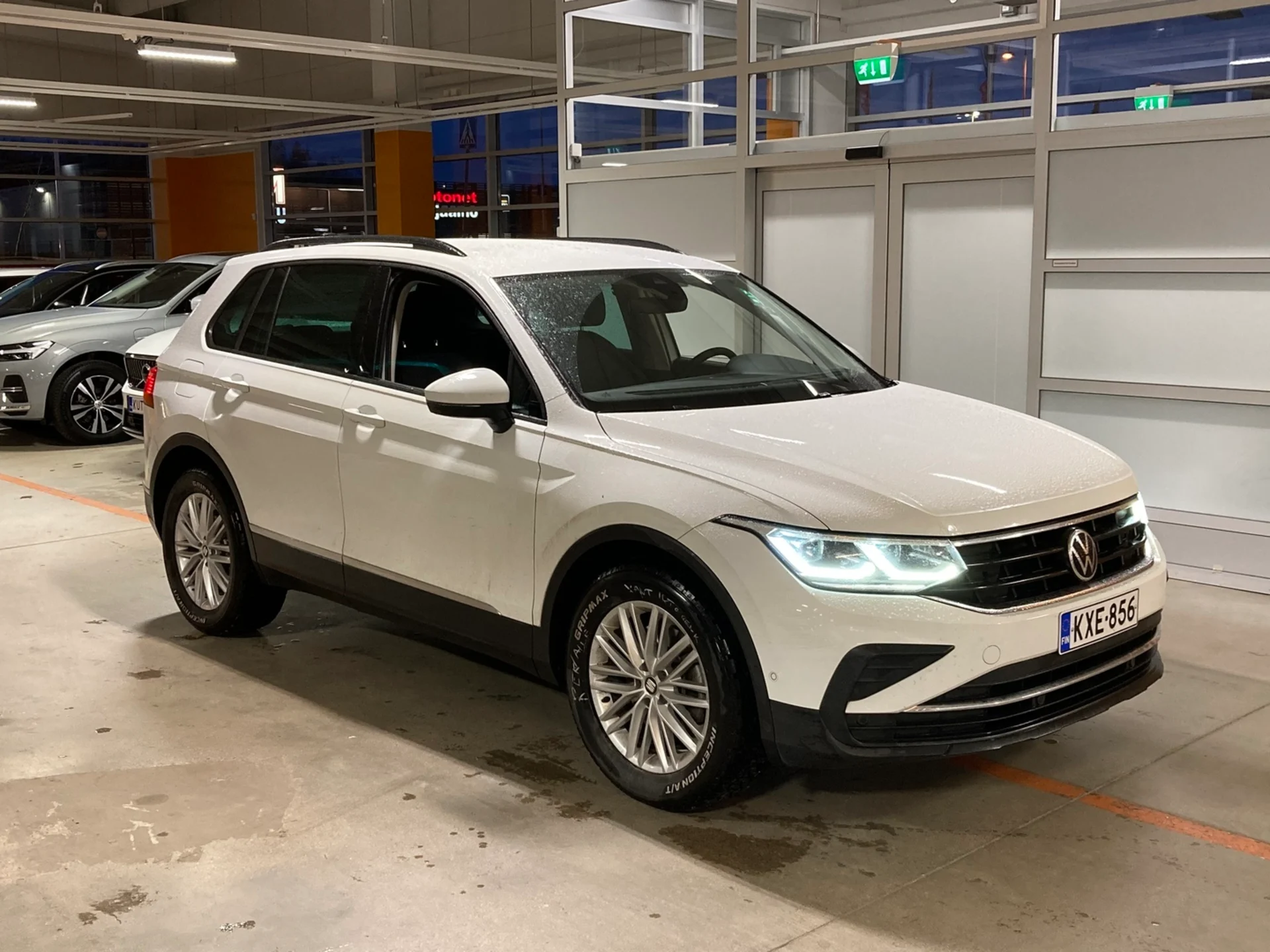 Car Image - 4A4oX6bUbYAbf5lCN1vbfC