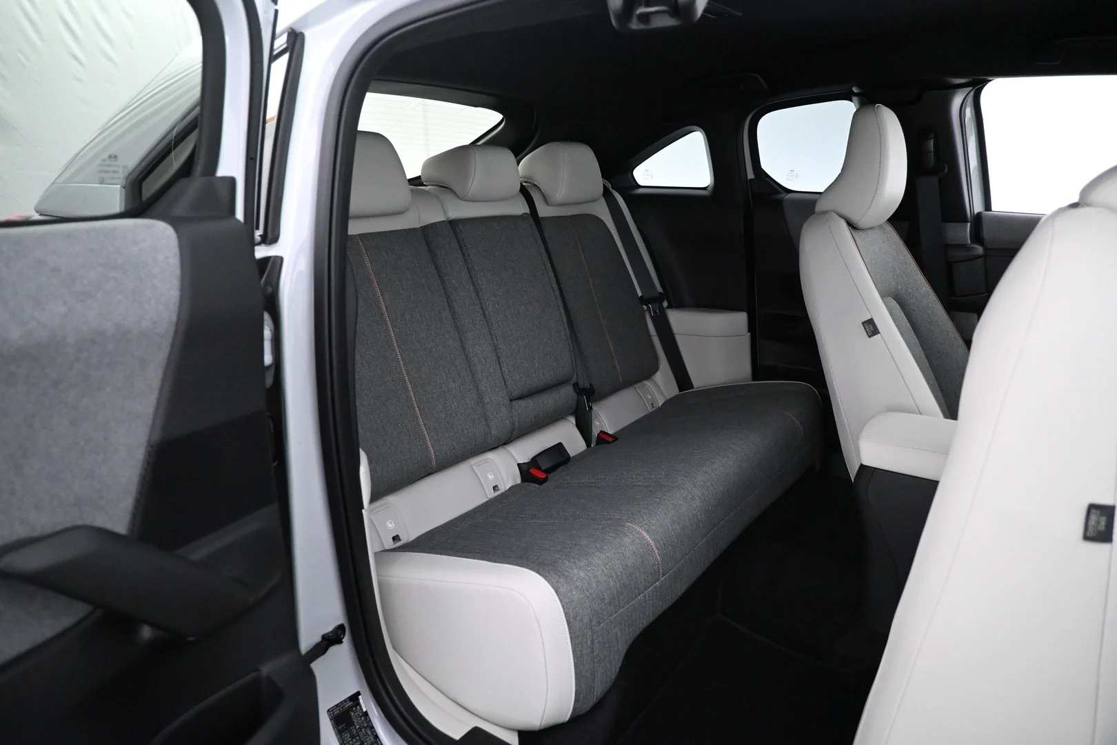 Car Image - 3I2dU3sMVBm30dTALtqTC0