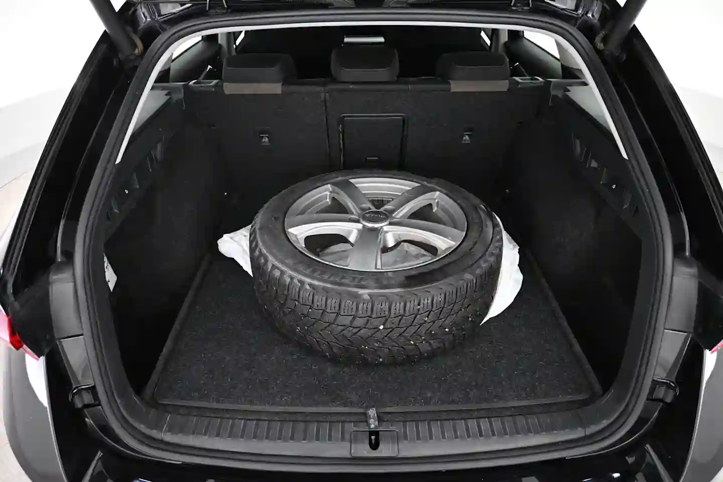 Car Image - UunPpROg0z6VOzF8VRda9