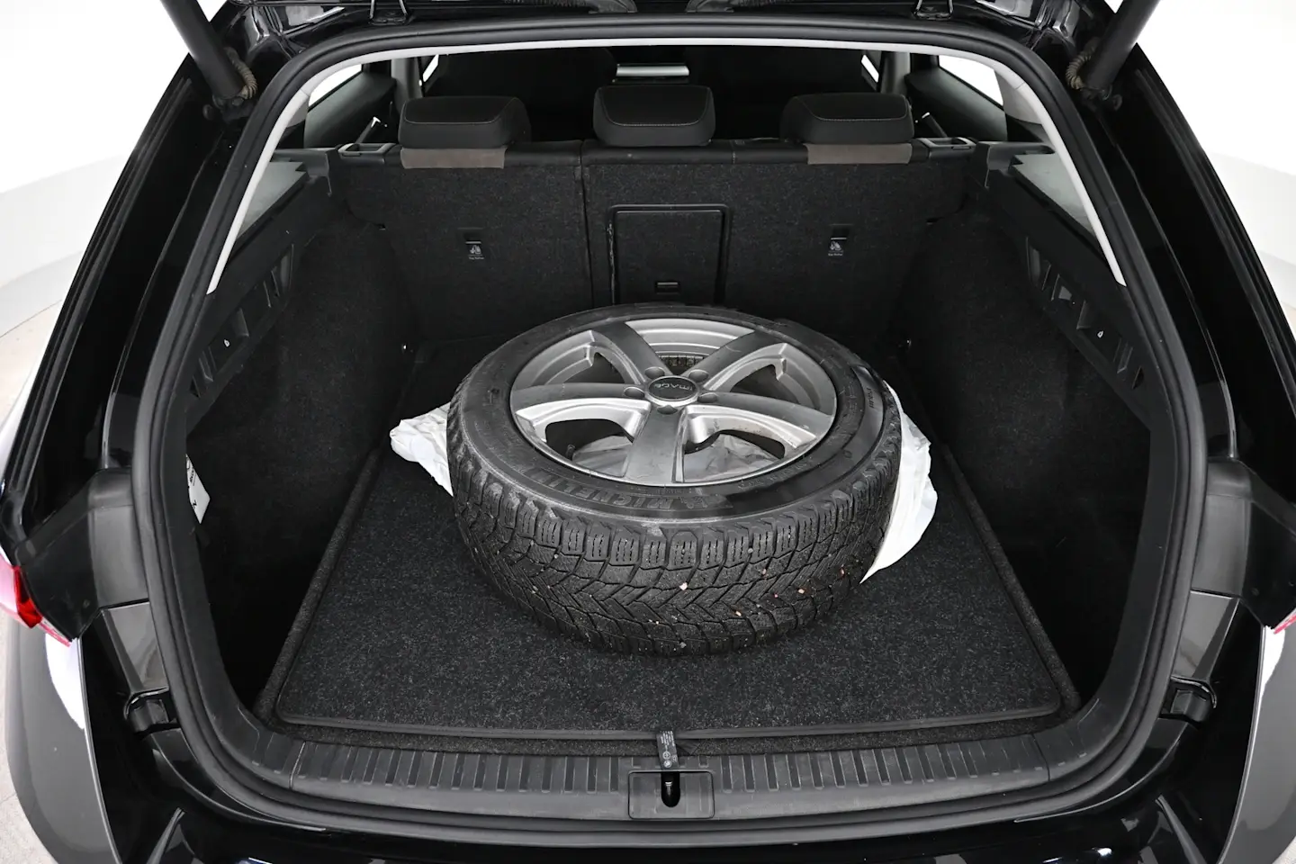 Car Image - UunPpROg0z6VOzF8VRda9