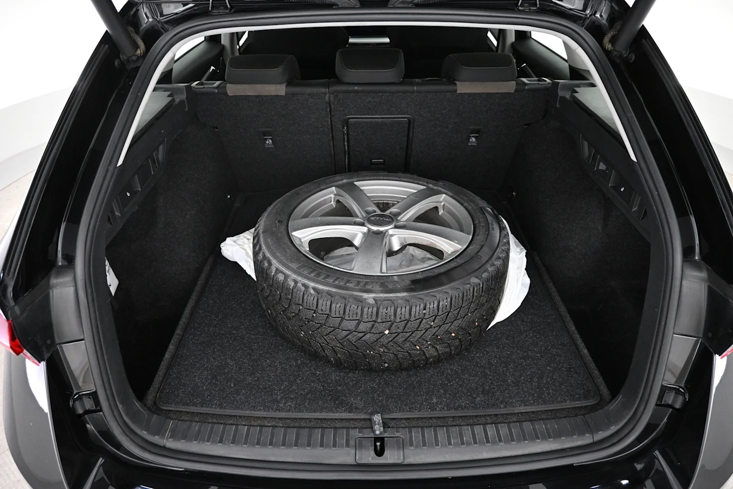 Car Image - UunPpROg0z6VOzF8VRda9