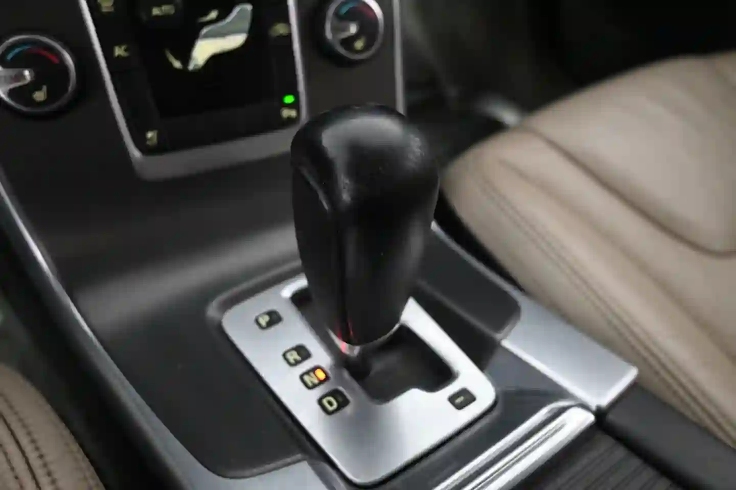 Car Image - 6DjbjsirjHqOL8QjM8KXnV