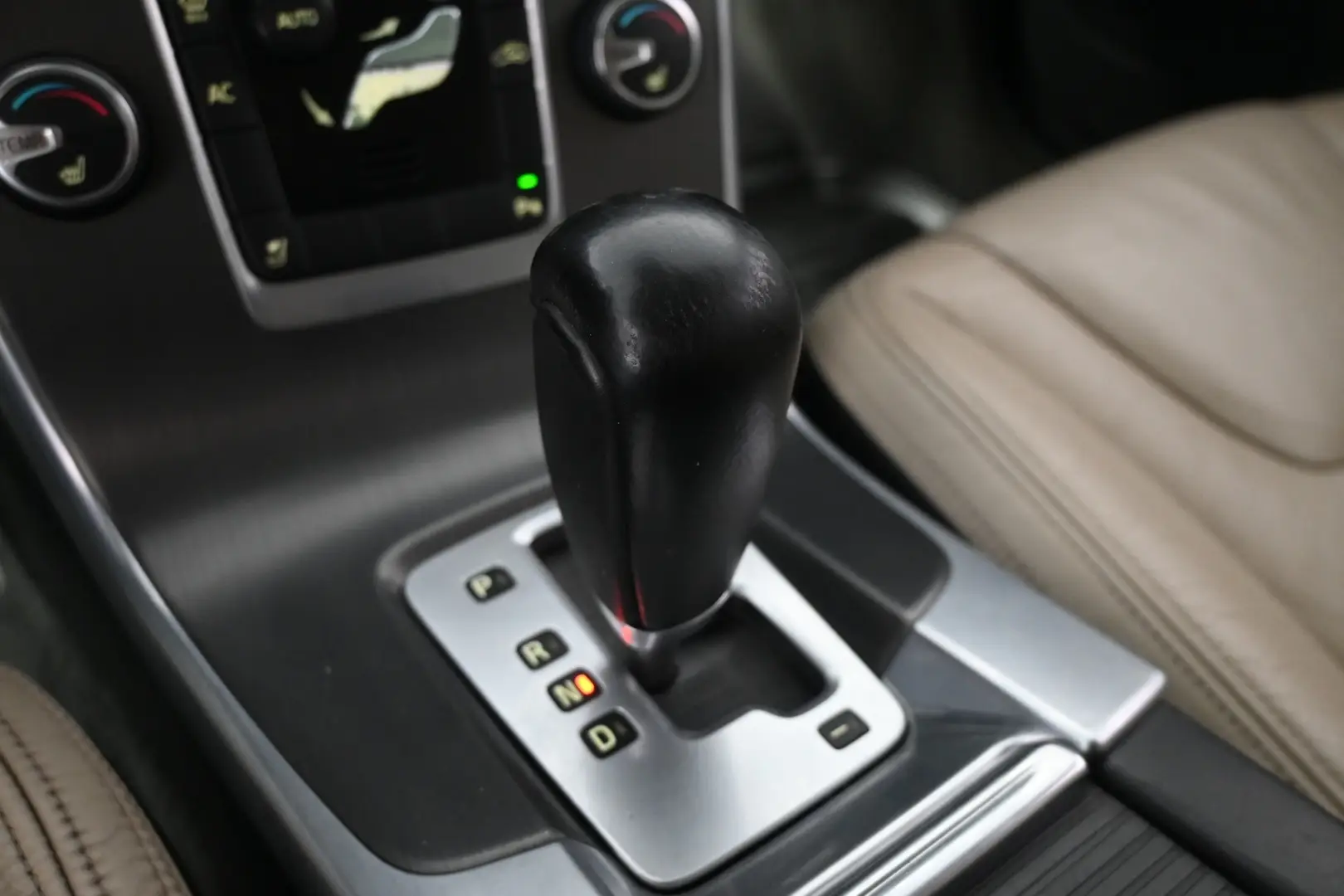 Car Image - 6DjbjsirjHqOL8QjM8KXnV